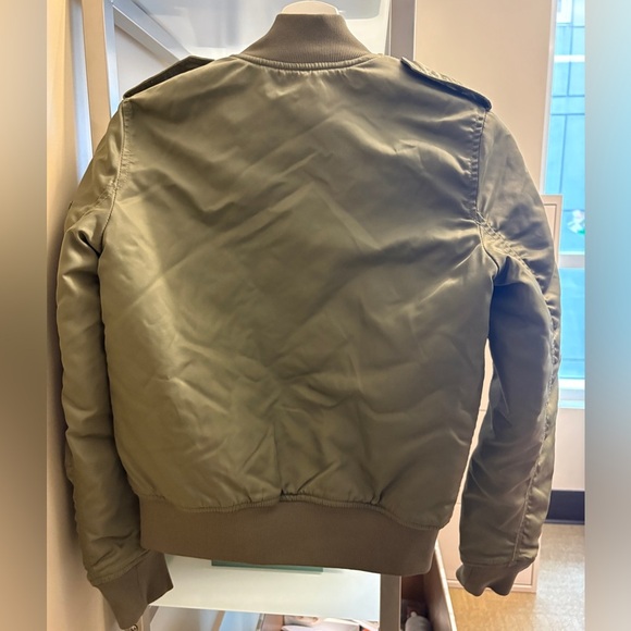 Aritzia Talula women’s size XXS Military Green crop Whitby Bomber Flight Jacket - Picture 7 of 7